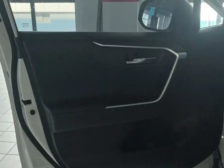 Toyota RAV4 RAV4 Rongfang 2023 2.0L CVT 2WD Fashion PLUS Edition 2023 — миниатюра 3