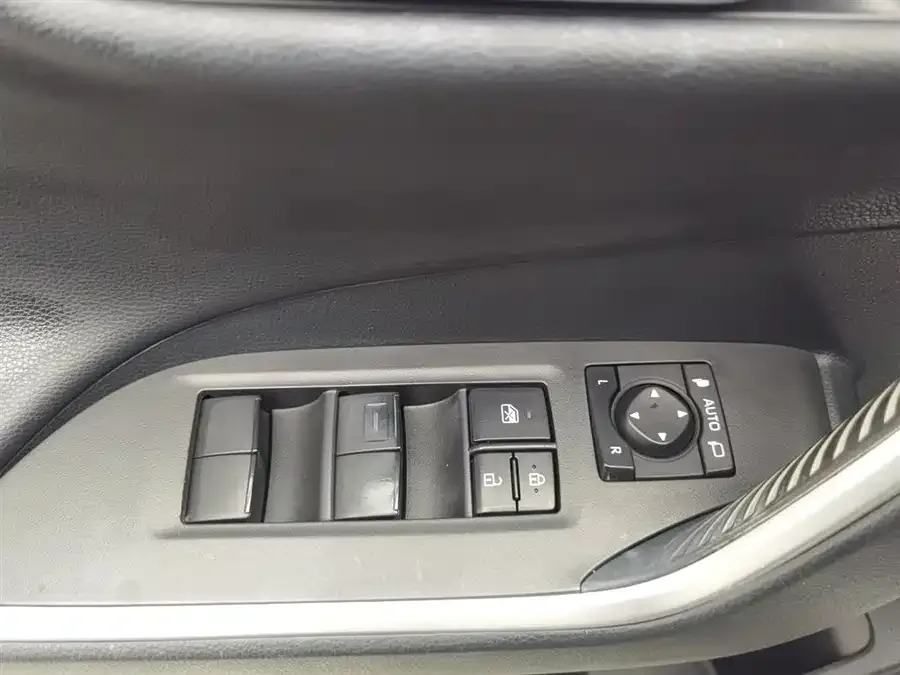 Toyota RAV4 RAV4 Rongfang 2022 2.0L CVT 2WD Fashion PLUS Edition 2022 — миниатюра 3