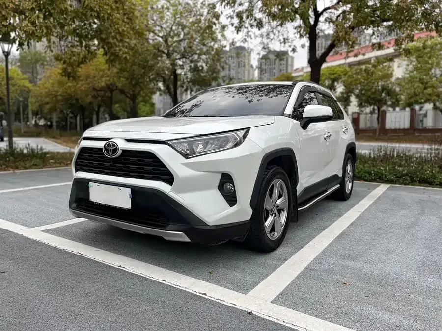 Toyota RAV4 RAV4 Rongfang 2022 2.0L CVT 2WD Fashion Edition 2022 — фото 1, купить с доставкой в Москву