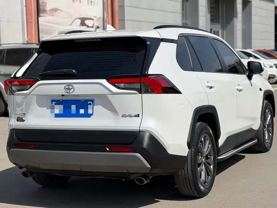 Toyota RAV4 RAV4 2023 2.0L CVT 2WD 20th Anniversary Platinum Edition 2023 — миниатюра 4