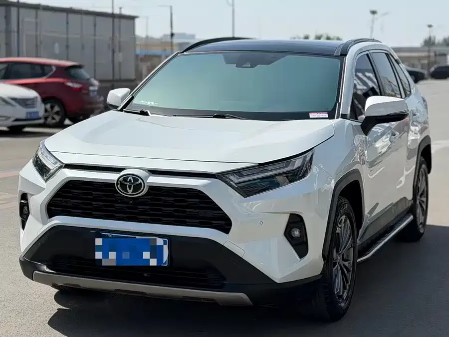 Toyota RAV4 RAV4 2023 2.0L CVT 2WD 20th Anniversary Platinum Edition 2023 — фото 1, купить с доставкой в Москву