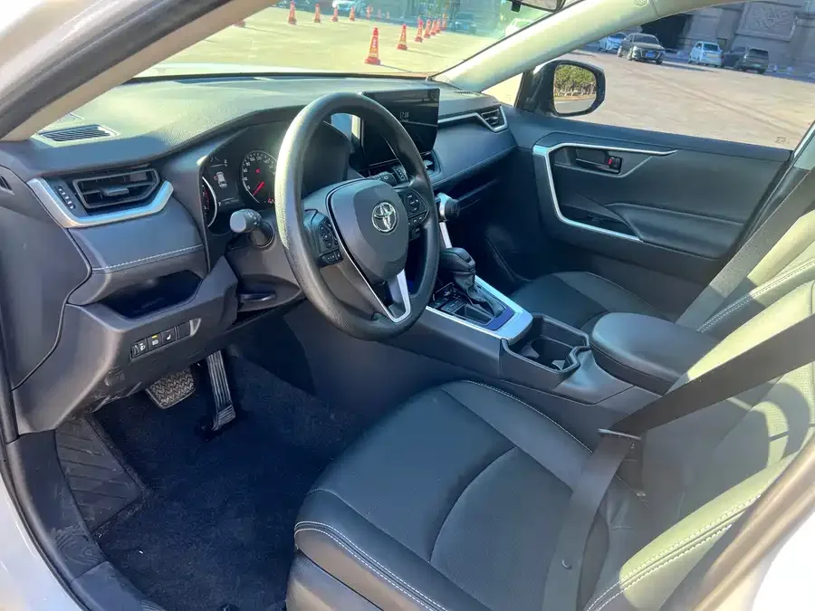Toyota RAV4 RAV4 Rongfang 2023 2.0L CVT 2WD Urban Edition 2025 — миниатюра 4