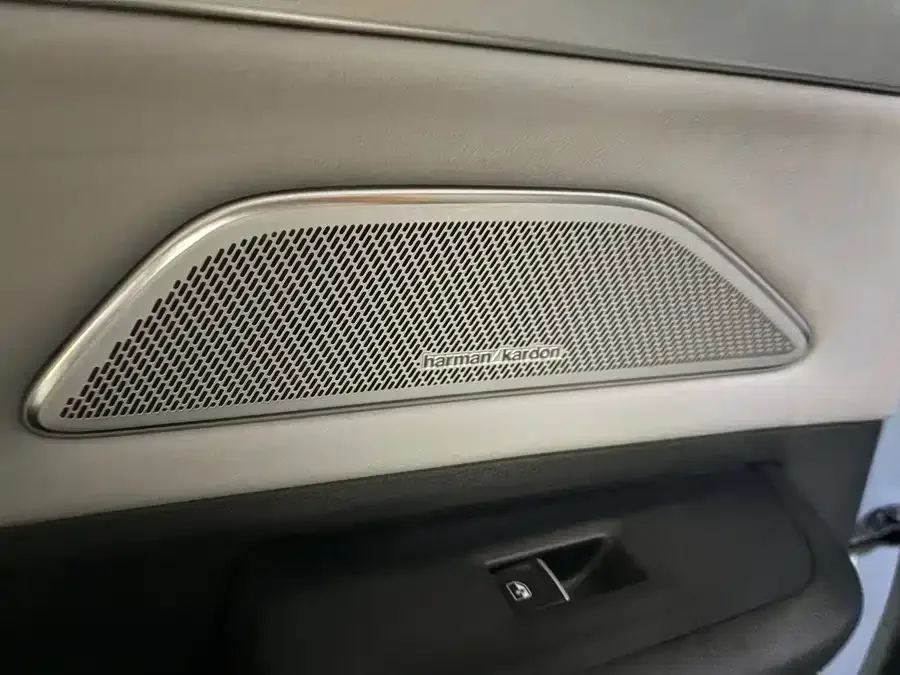 Volkswagen Tavendor 2023 Lanxun 380TSI 4WD R-Line First Edition 2023 — миниатюра 3