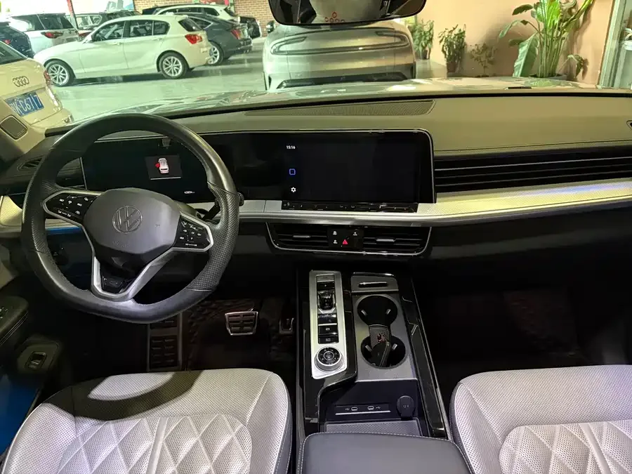 Volkswagen Tavendor 2023 Lanxun 380TSI 4WD R-Line First Edition 2023 — миниатюра 5