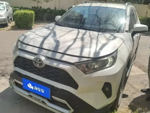 Toyota RAV4 2025 купить в Москве