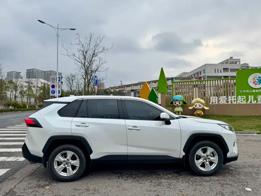 Toyota RAV4 RAV4 Rongfang 2024 2.0L CVT 2WD Urban Edition 2024 — миниатюра 5