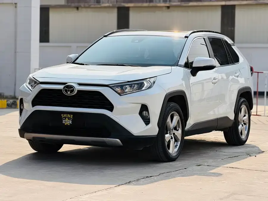 Toyota RAV4 RAV4 Rongfang 2021 2.0L CVT 2WD Fashion PLUS Edition 2022 — фото 1, купить с доставкой в Москву