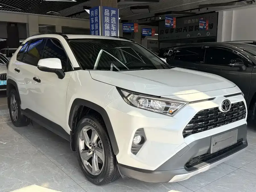 Toyota RAV4 RAV4 Rongfang 2021 2.0L CVT four-wheel drive fashion Plus version 2022 — фото 1, купить с доставкой в Москву