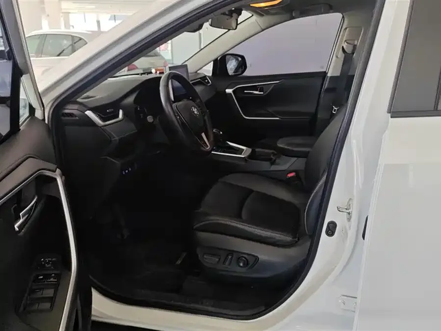 Toyota RAV4 RAV4 Rongfang 2022 2.0L CVT 2WD Fashion PLUS Edition 2023 — миниатюра 3