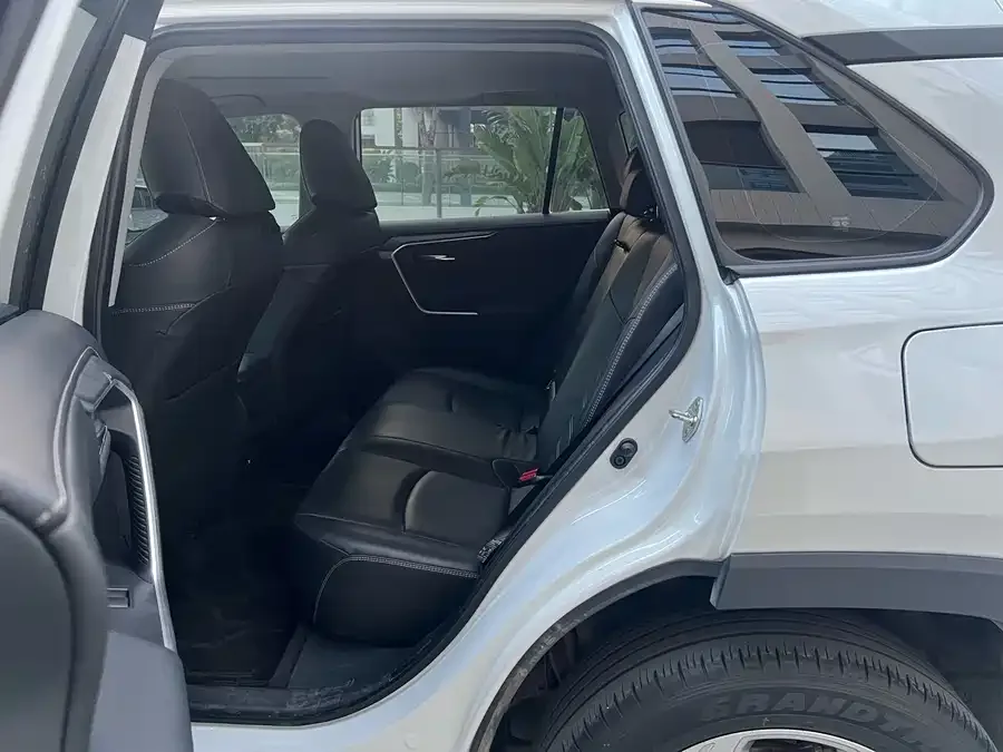 Toyota RAV4 RAV4 Rongfang 2022 2.0L CVT 2WD Fashion PLUS Edition 2022 — миниатюра 2