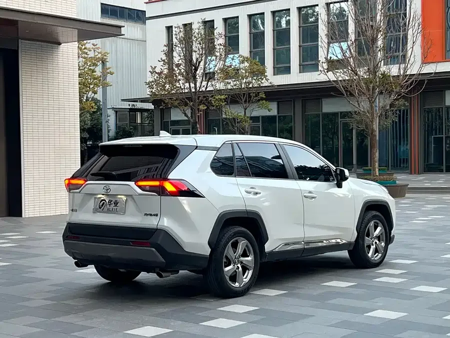 Toyota RAV4 RAV4 Rongfang 2022 2.0L CVT 2WD Fashion PLUS Edition 2022 — миниатюра 3