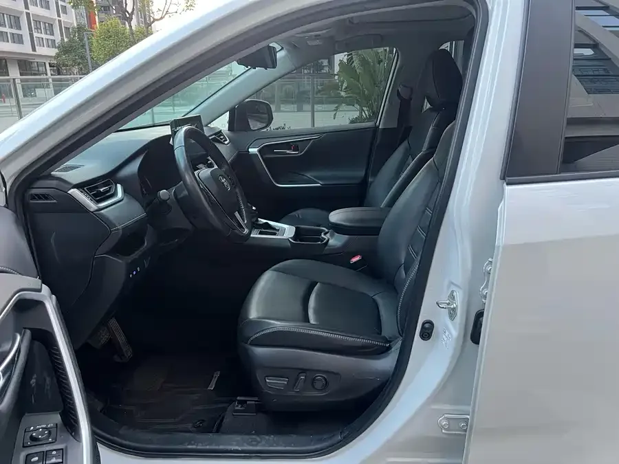 Toyota RAV4 RAV4 Rongfang 2022 2.0L CVT 2WD Fashion PLUS Edition 2022 — миниатюра 4