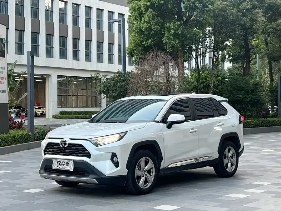 Toyota RAV4 RAV4 Rongfang 2022 2.0L CVT 2WD Fashion PLUS Edition 2022 — фото 1, купить с доставкой в Москву