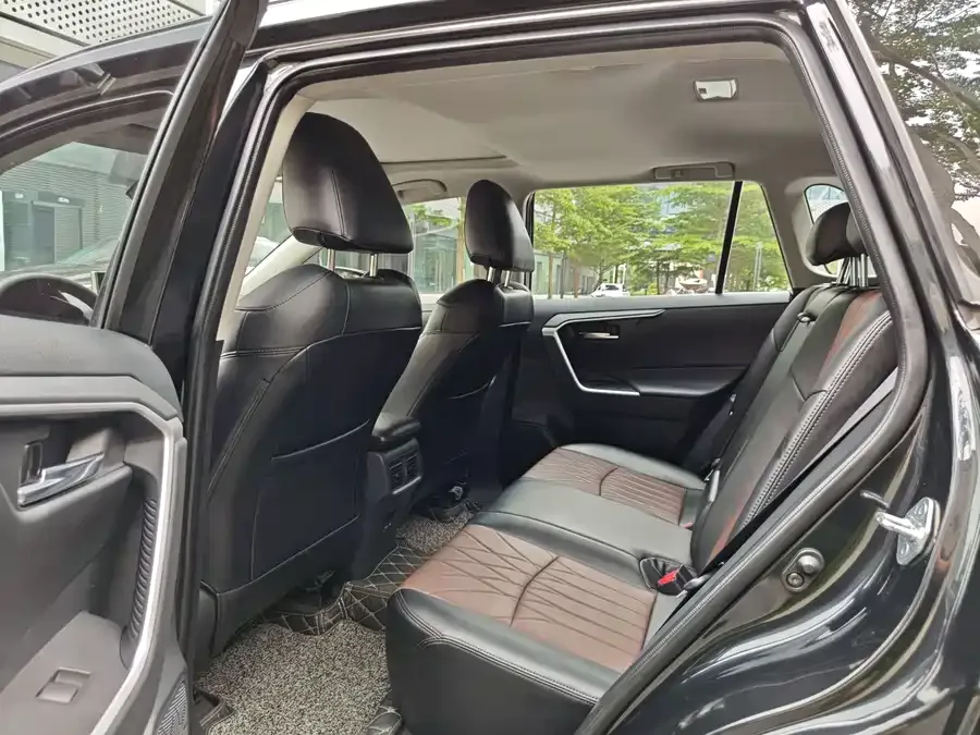 Toyota RAV4 RAV4 Rongfang 2022 2.0L CVT 2WD Fashion Edition 2022 — миниатюра 2
