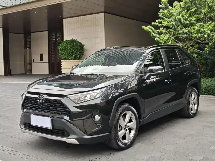 Toyota RAV4 RAV4 Rongfang 2022 2.0L CVT 2WD Fashion Edition 2022 — фото 1, купить с доставкой в Москву