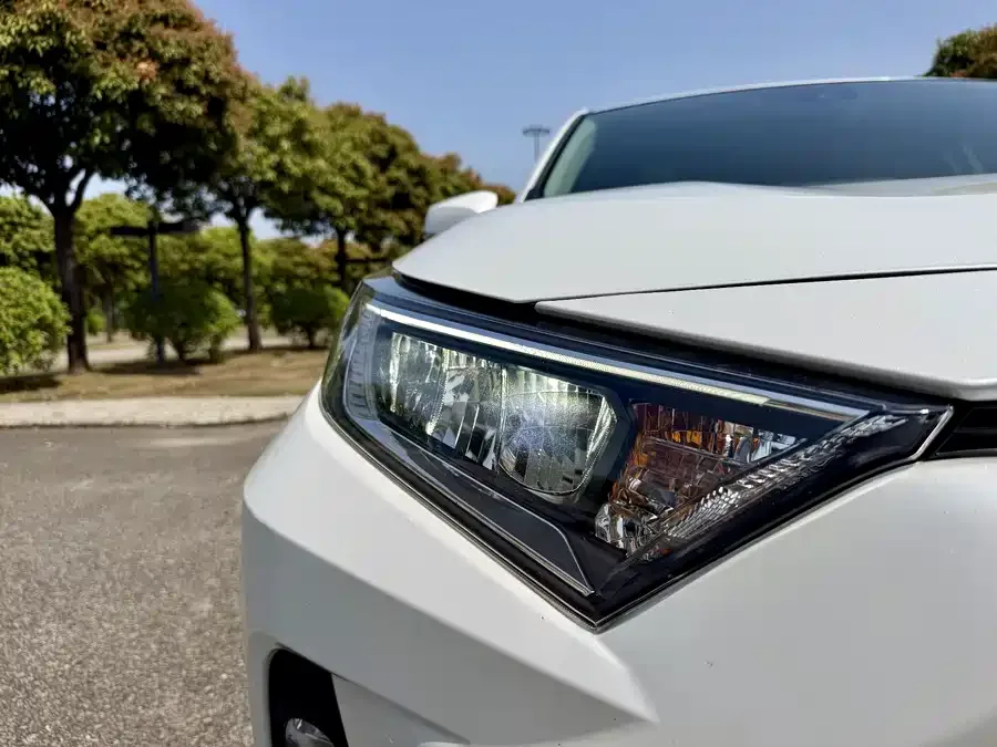 Toyota RAV4 RAV4 Rongfang 2022 2.0L CVT 2WD Fashion Edition 2022 — миниатюра 2