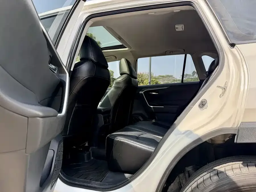 Toyota RAV4 RAV4 Rongfang 2022 2.0L CVT 2WD Fashion Edition 2022 — миниатюра 4