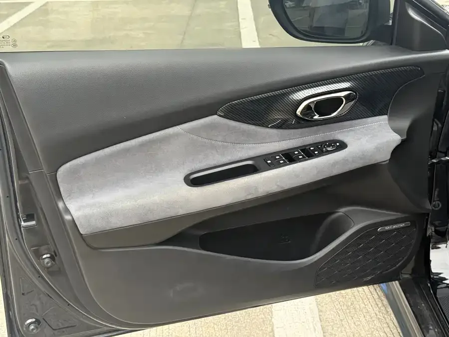 GAC Trumpchi Shadow Leopard Shadow Leopard 2023 400T Automatic R PRO 2023 — миниатюра 3