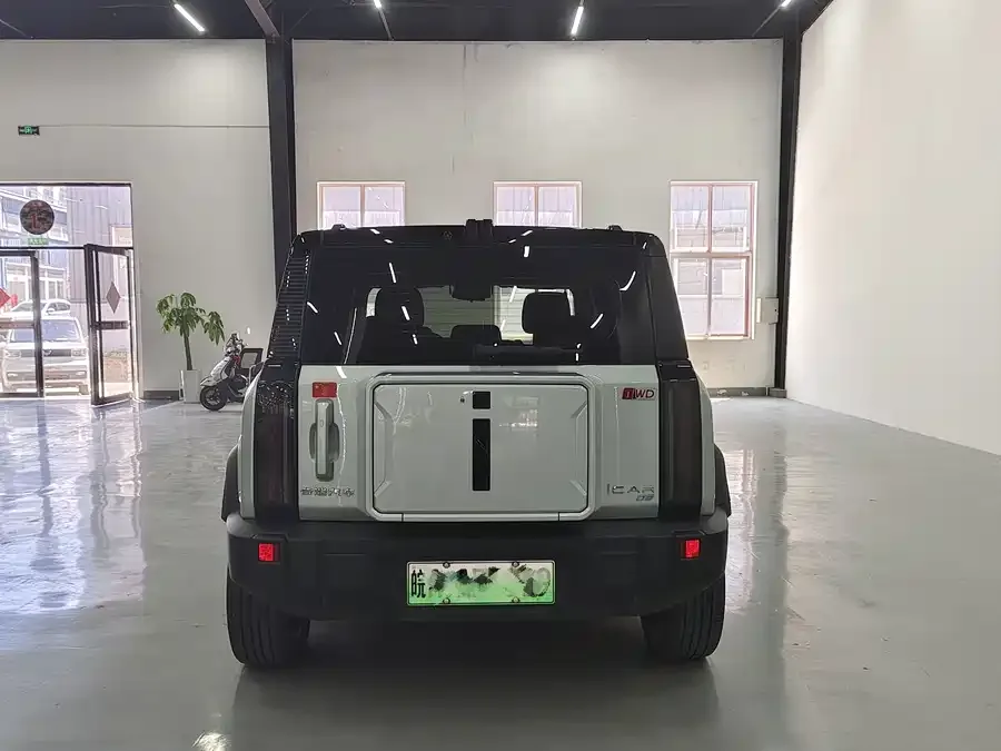 iCAR 03 iCAR 03 2024 472km 4WD Long Range Zhiyue Edition 2024 — миниатюра 2