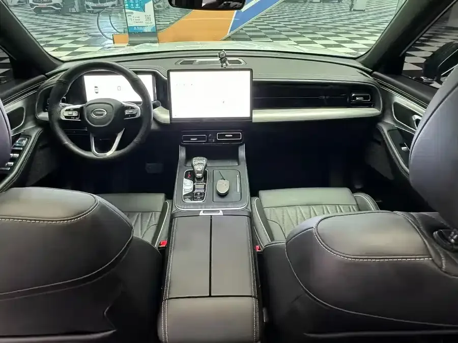 GAC Trumpchi GS8 Trumpchi GS8 2025 Pilot Series 2.0TGDI 2WD Luxury Edition 5 Seaters 2024 — миниатюра 2