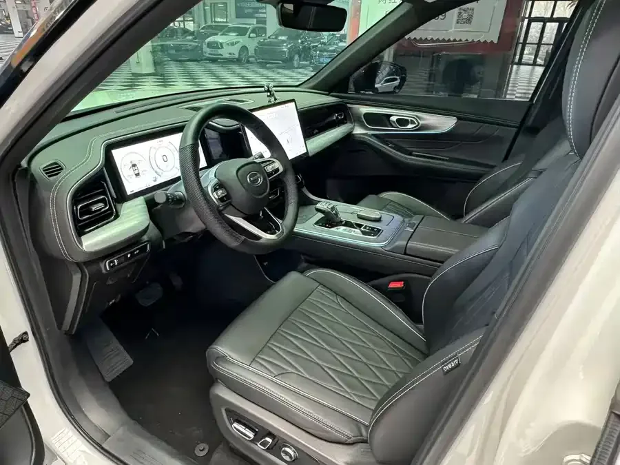 GAC Trumpchi GS8 Trumpchi GS8 2025 Pilot Series 2.0TGDI 2WD Luxury Edition 5 Seaters 2024 — миниатюра 4
