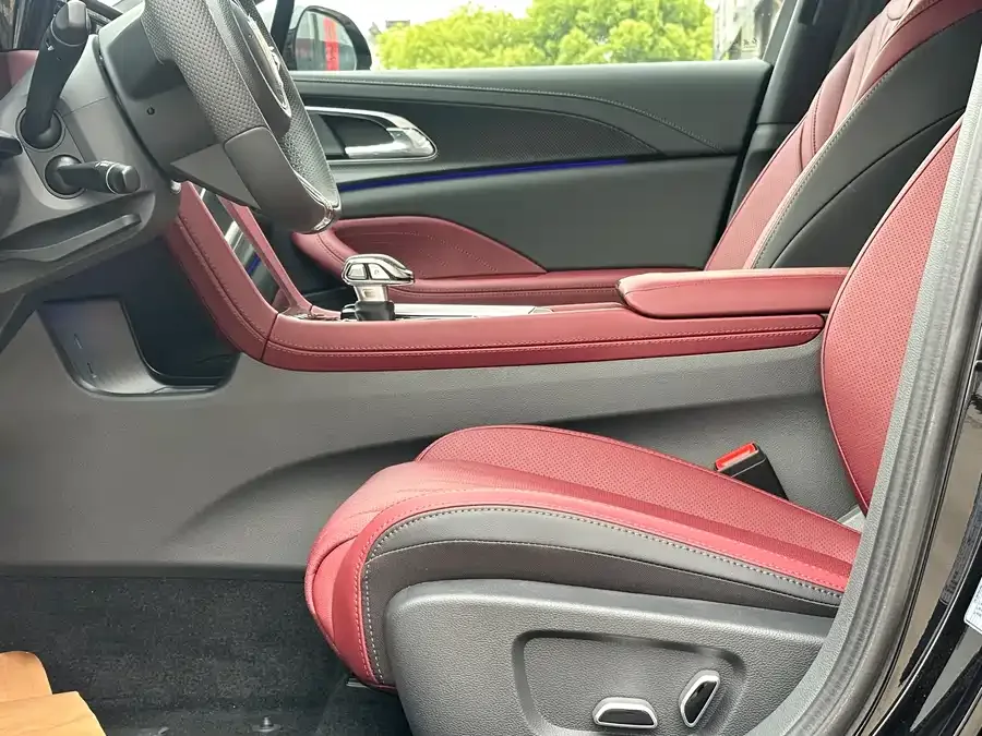 Hongqi H5 Hongqi H5 2025 2.0T Automatic Shadow 2 Millionth Commemorative Edition 2026 — миниатюра 2