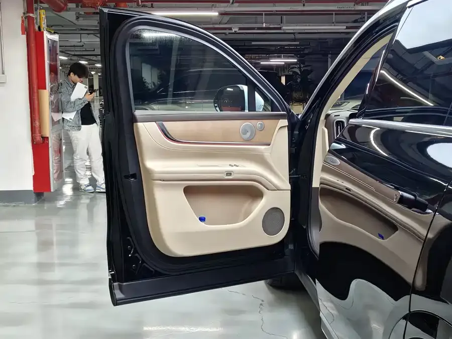 AITO M9 M9 2024 Extended Range Ultra Edition 42kWh 6-seater Edition 2024 — миниатюра 2