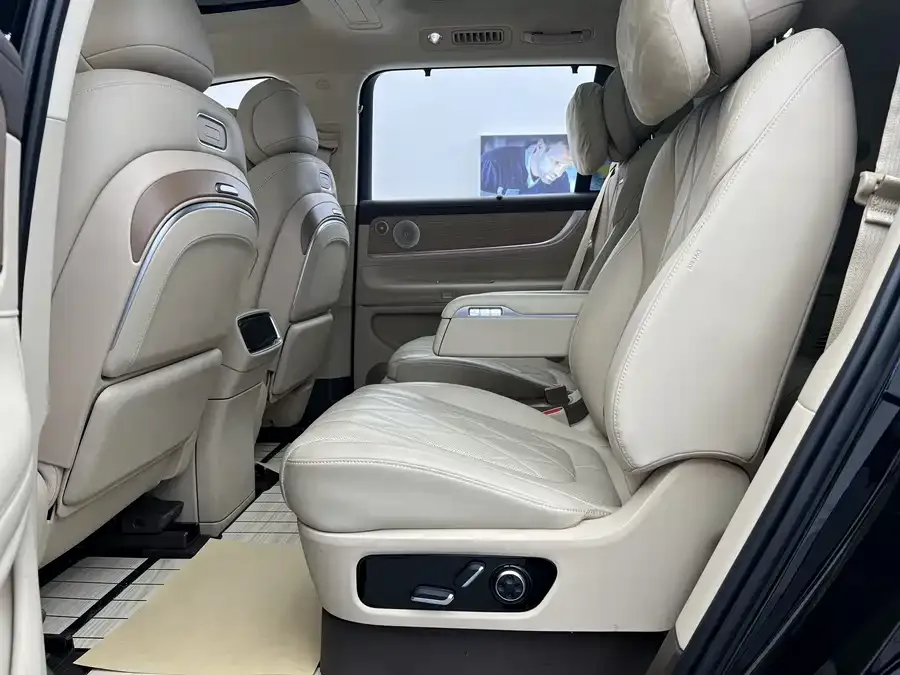 AITO M9 M9 2024 Extended Range Ultra Edition 42kWh 6-seater Edition 2024 — миниатюра 3
