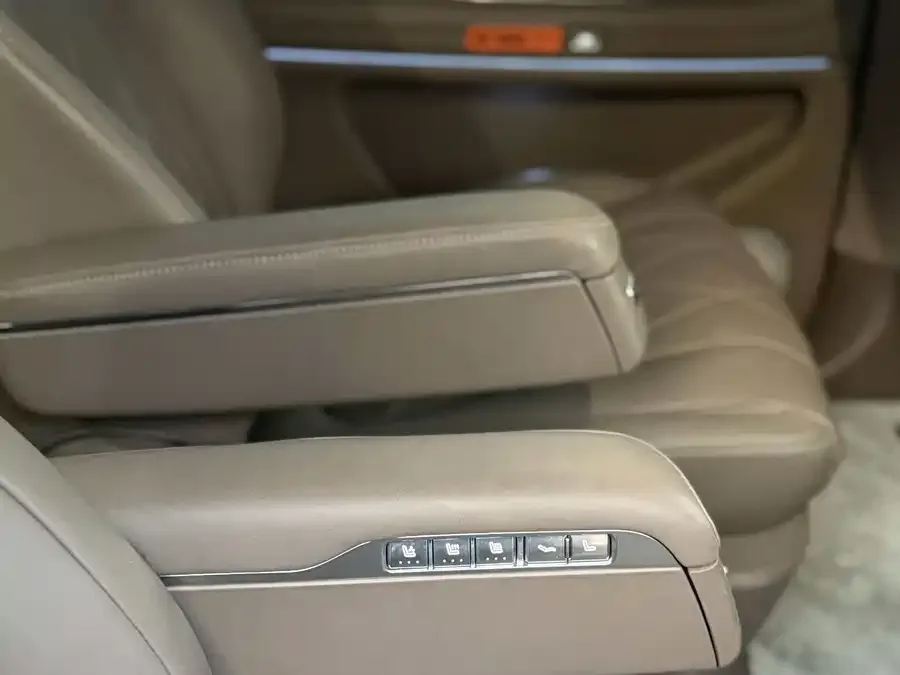 AITO M9 M9 2024 Extended Range Ultra Edition 52kWh 6-seater Edition 2024 — миниатюра 2