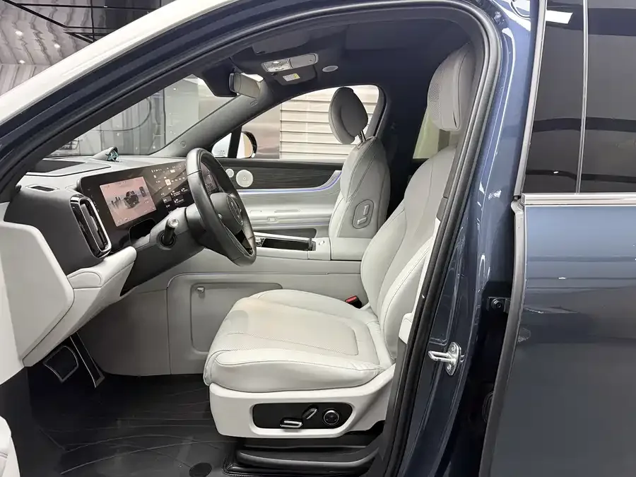 AITO M9 M9 2024 Extended Range Ultra Edition 42kWh 6-seater Edition 2024 — миниатюра 2