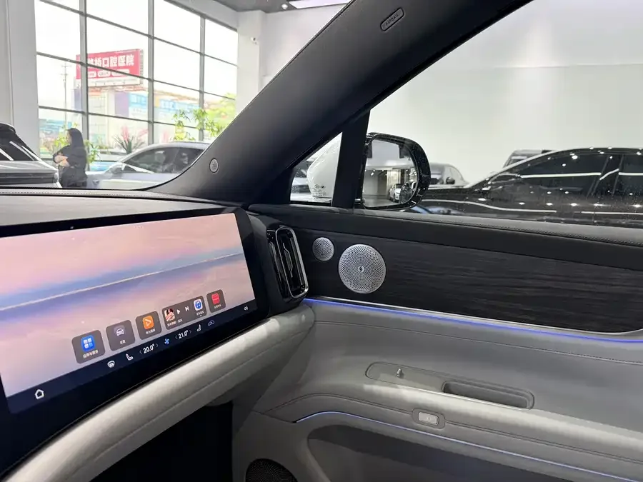 AITO M9 M9 2024 Extended Range Ultra Edition 42kWh 6-seater Edition 2024 — миниатюра 3