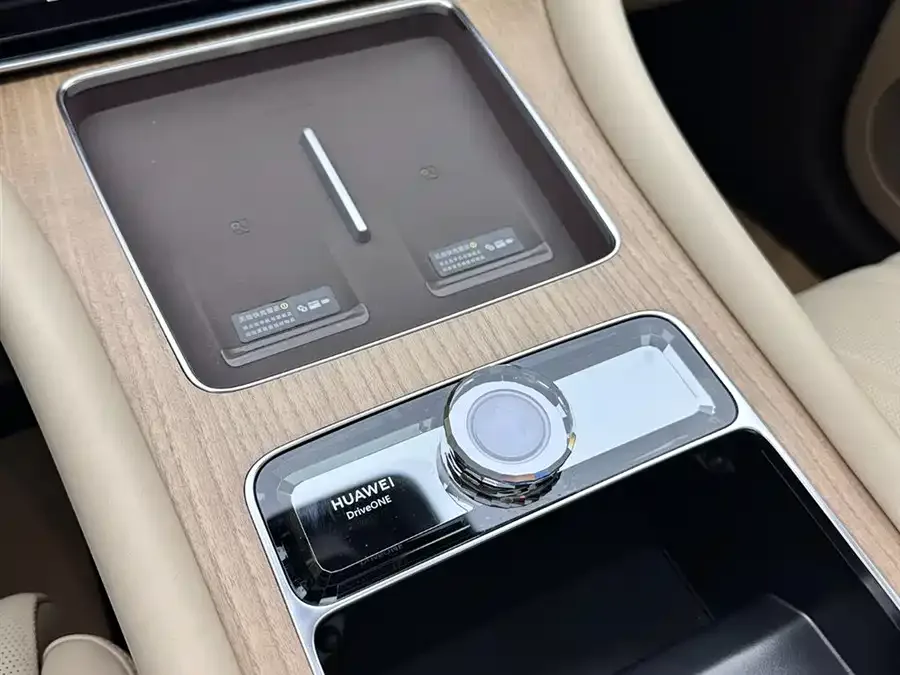 AITO M9 Wenjie M9 2025 Extended Range Ultra Edition 52kWh 6-Seat Version (192-line LiDAR) 2026 — миниатюра 5