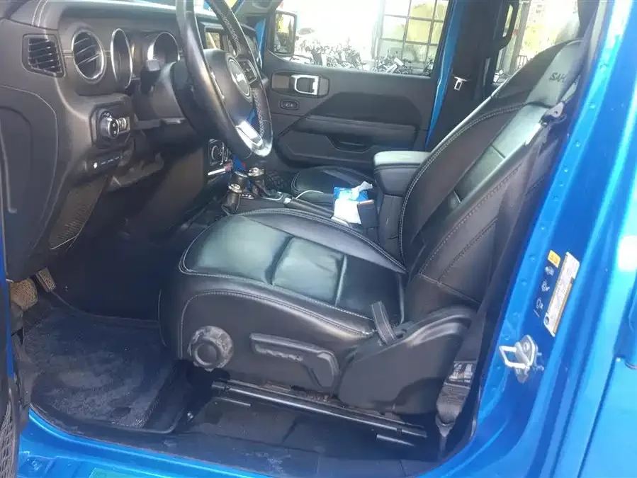 Jeep Wrangler New Energy Wrangler New Energy 2021 Four-Door 2.0T 4xe Sahara 2022 — миниатюра 3