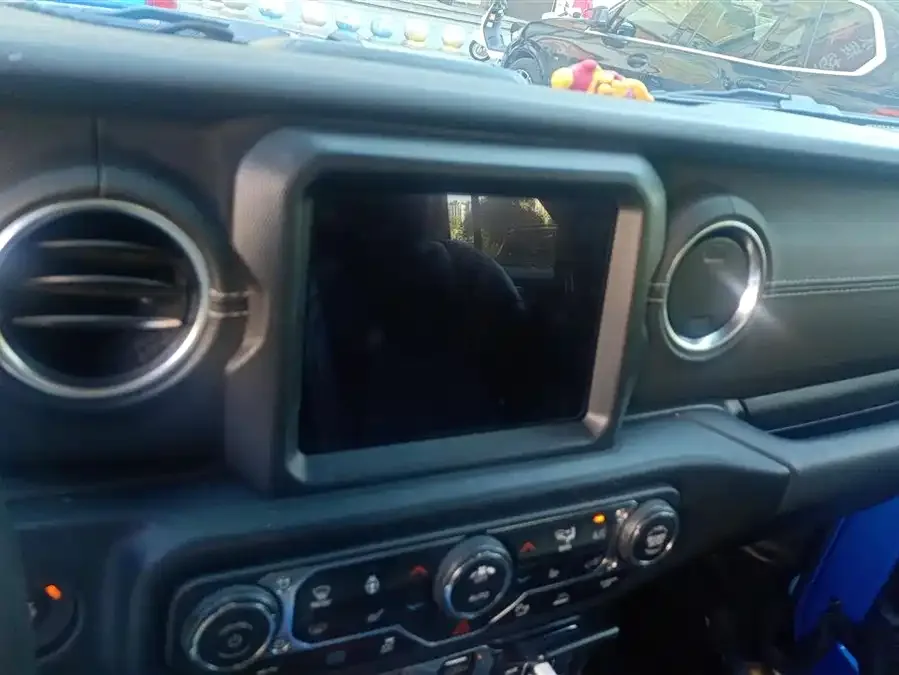 Jeep Wrangler New Energy Wrangler New Energy 2021 Four-Door 2.0T 4xe Sahara 2022 — миниатюра 4