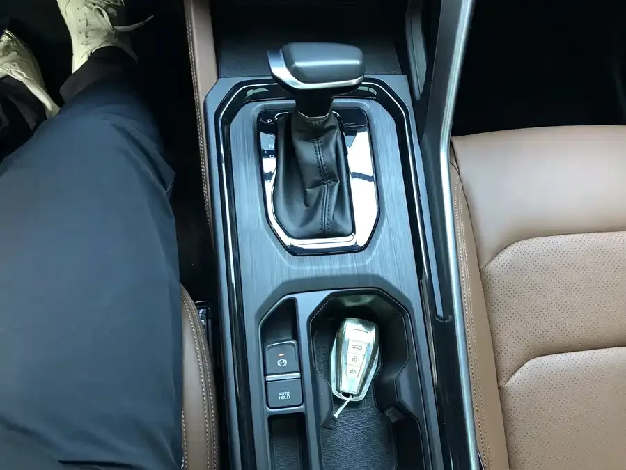 Geely Vision X6 Vision X6 2021 PRO 1.4T Automatic Premium Edition 2022 — миниатюра 5