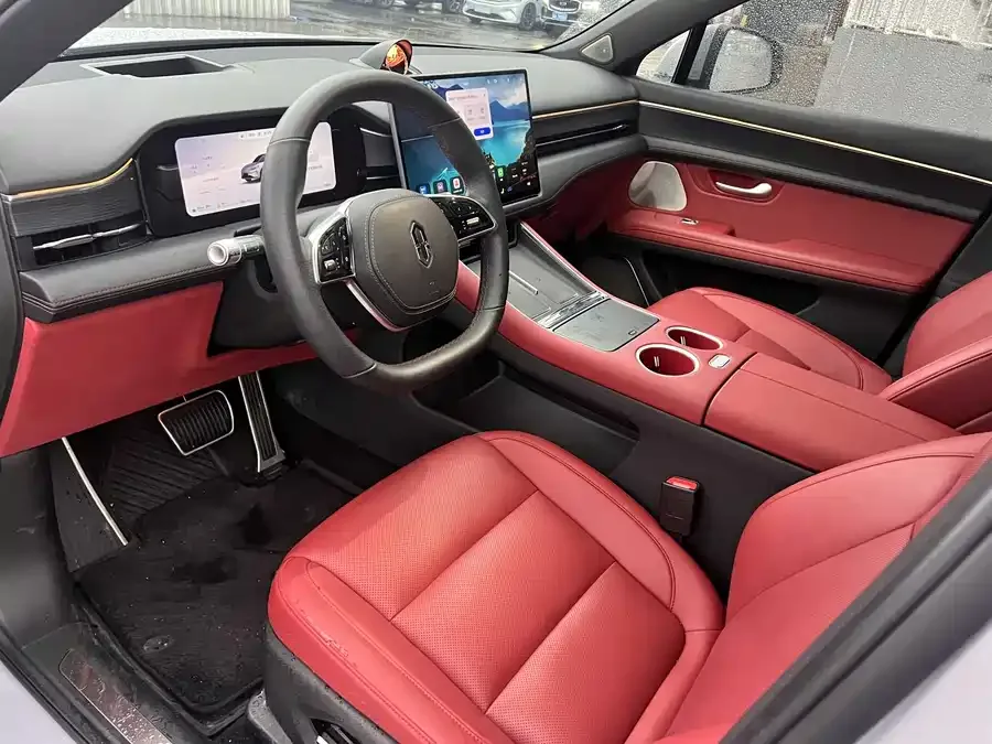 AITO M5 M5 2025 Extended Range Ultra 4WD Edition 2025 — миниатюра 3