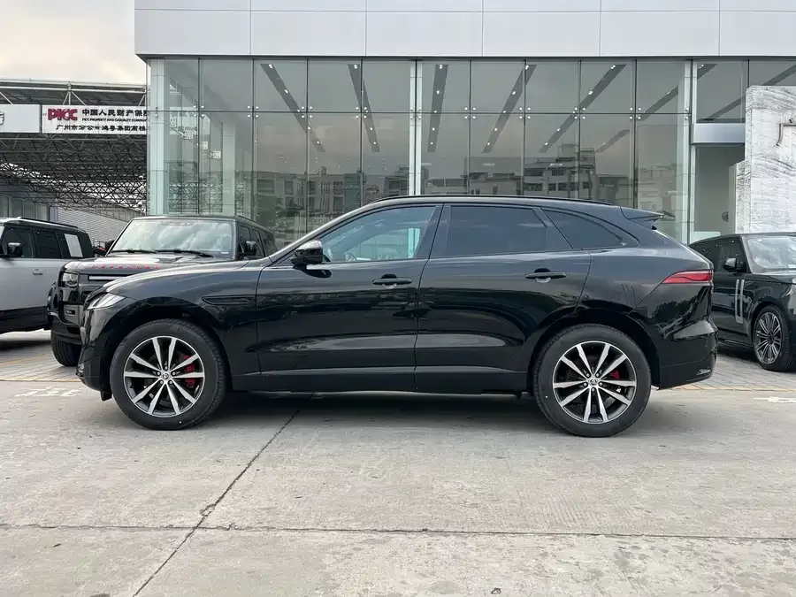 Jaguar F-Pace 2024 P250 R-Dynamic SE 2024 — миниатюра 3