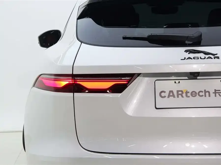 Jaguar F-Pace 2024 P250 R-Dynamic SE 2023 — миниатюра 4