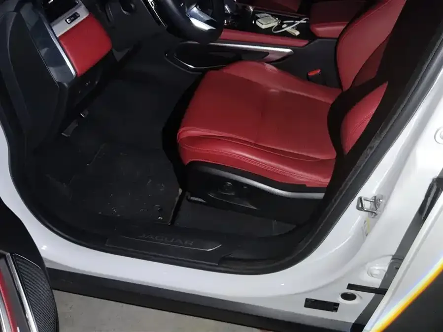 Jaguar F-Pace 2024 P250 R-Dynamic SE 2024 — миниатюра 3