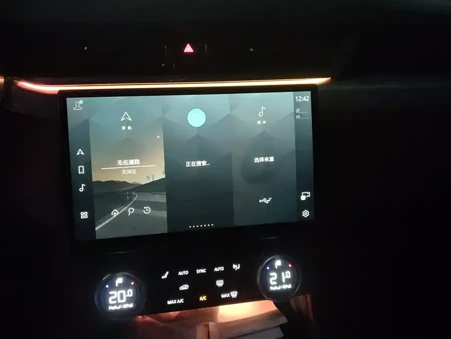 Jaguar F-Pace 2024 P250 R-Dynamic SE 2024 — миниатюра 4