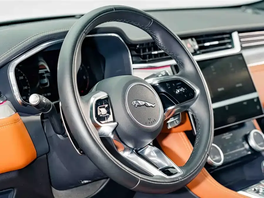 Jaguar F-Pace 2024 P250 R-Dynamic SE 2023 — миниатюра 3