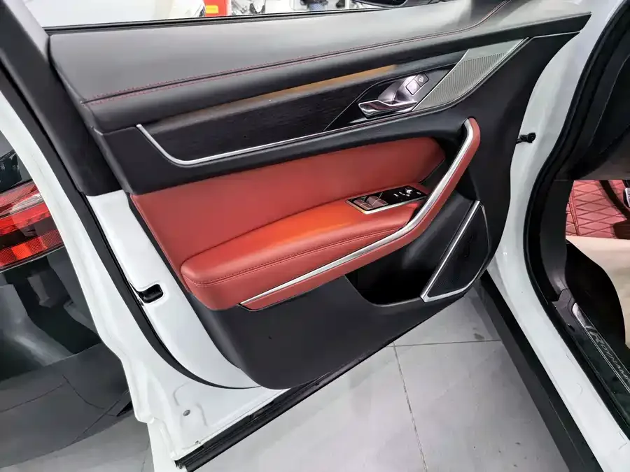Jaguar F-Pace 2022 P250 R-Dynamic BLACK 2023 — миниатюра 3
