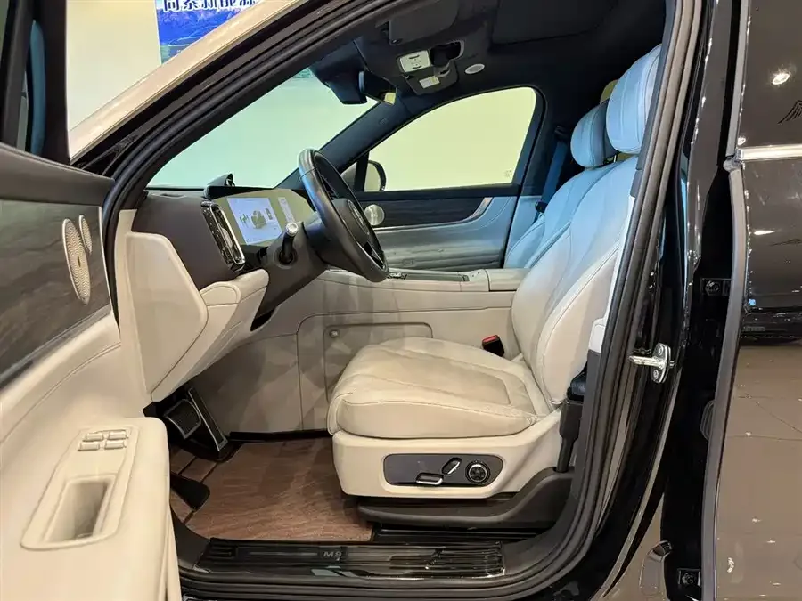 AITO M9 M9 2024 Extended Range Ultra Edition 42kWh 6-seater Edition 2024 — миниатюра 2