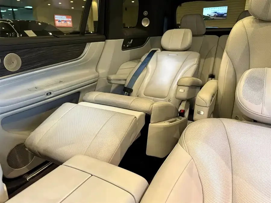 AITO M9 M9 2024 Extended Range Ultra Edition 42kWh 6-seater Edition 2024 — миниатюра 3