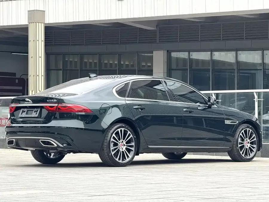 Jaguar XFL 2025 2.0T P250 Two-Wheel Drive Premium Luxury Edition 2026 — миниатюра 3