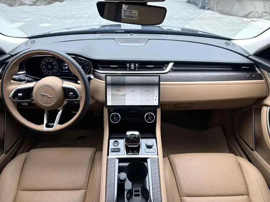 Jaguar XFL 2025 2.0T P250 Two-Wheel Drive Premium Luxury Edition 2026 — миниатюра 5