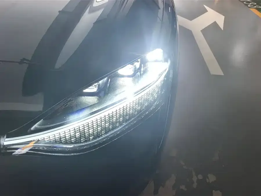 AITO M9 Wenjie M9 2024 Extended Range Max Edition 42kWh 6-seater Edition 2024 — миниатюра 2