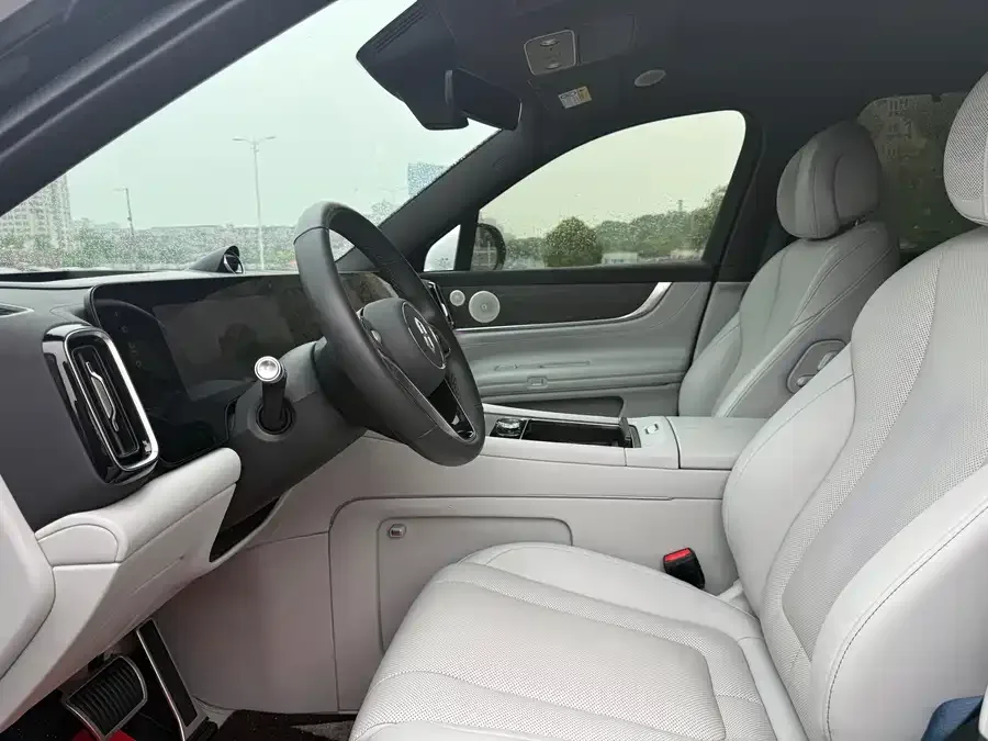AITO M9 Wenjie M9 2024 Extended Range Max Edition 42kWh 6-seater Edition 2024 — миниатюра 4
