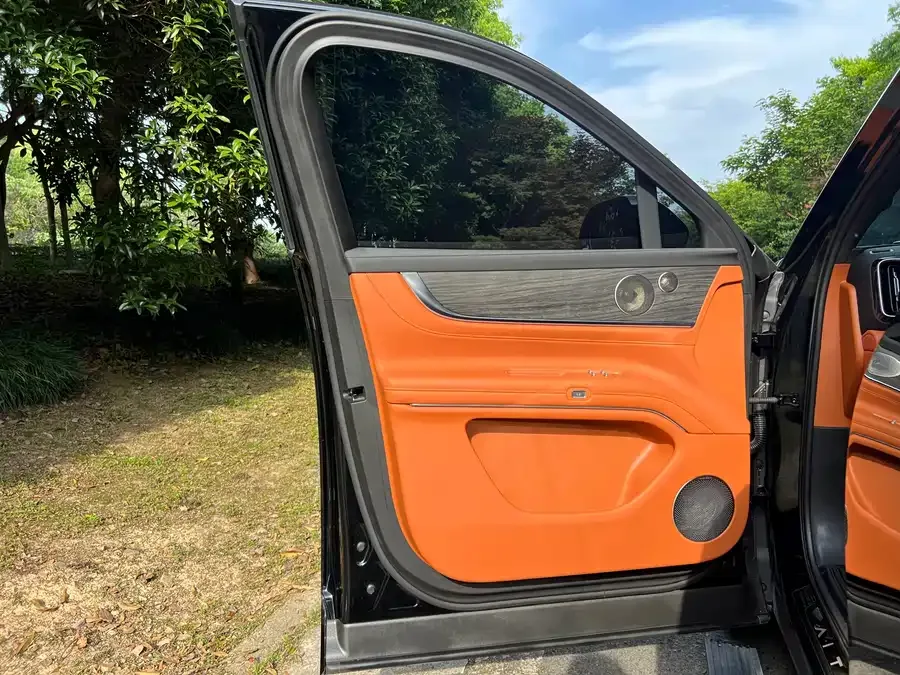 AITO M9 M9 2024 Extended Range Ultra Edition 42kWh 6-seater Edition 2024 — миниатюра 4