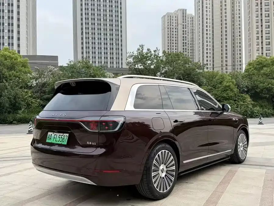 AITO M9 Wenjie M9 2025 Extended Range Ultra Edition 52kWh 6-Seat Version (192-line LiDAR) 2025 — миниатюра 3